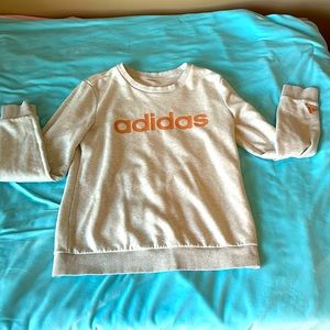 Lightly worn adidas long sleeve light sweater.